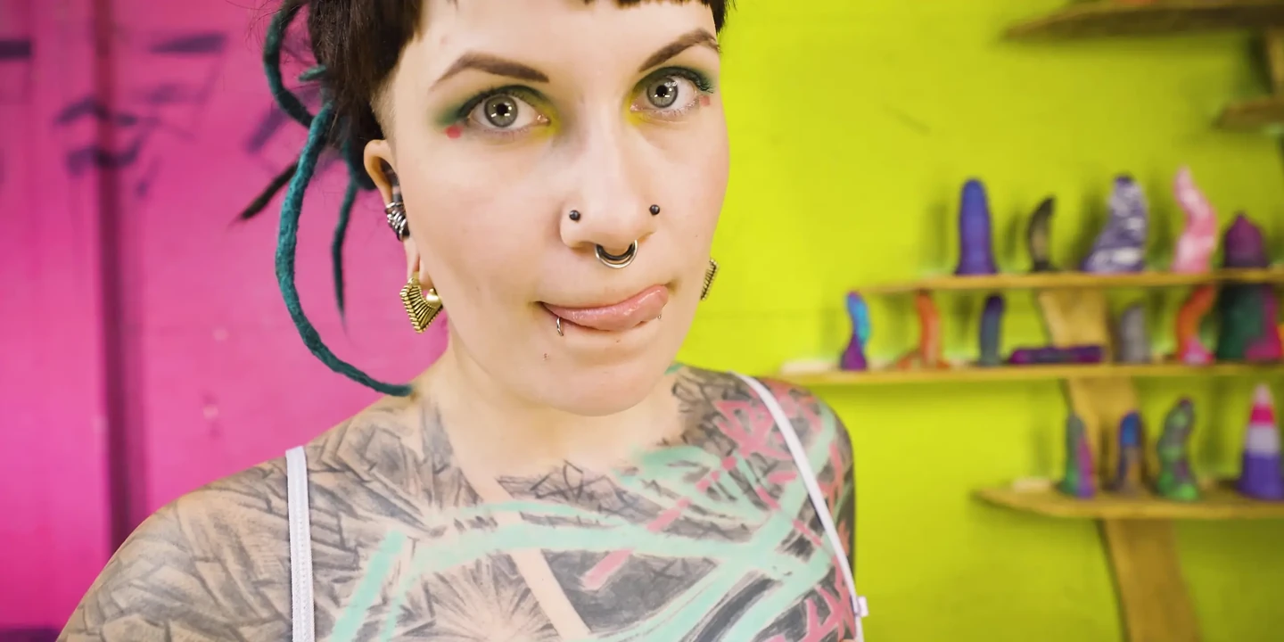 Z-FILMZ TOYWALL TATTOO Girl Toy Testing