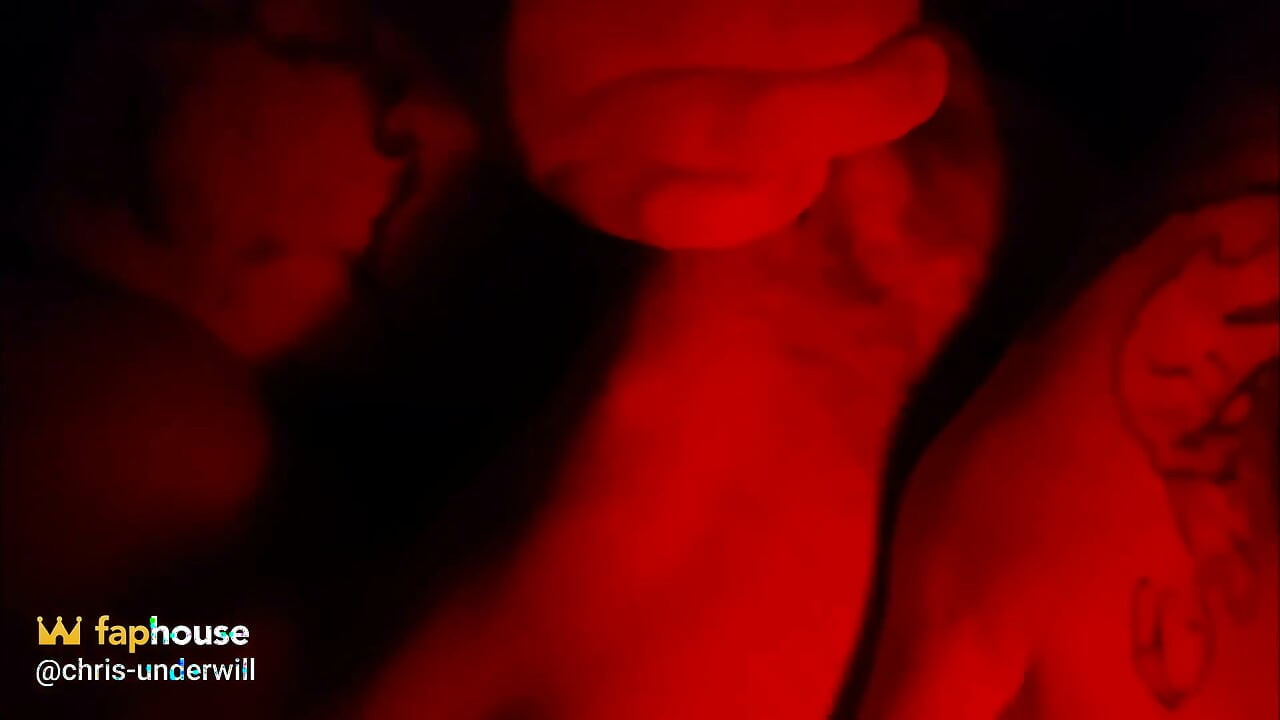 أحمر ثقيل