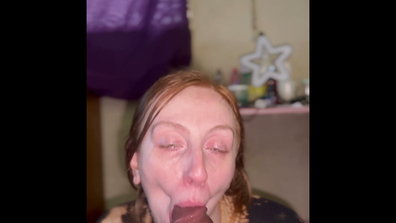 Mi pija grande te está partiendo esa conchita perfecta y linda