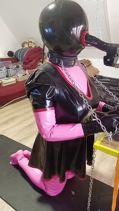 Latex Deep Throat Training