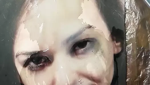 Vera the cumslut kapalı ile boşalmak ve çiş