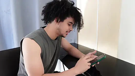 TEMAN SEKELAS MEMBELI REMOTE CONTROL YANG MENGHENTIKAN WAKTU UNTUK MENIDURI KAMI - THREESOME DENGAN TEMAN SEKELAS