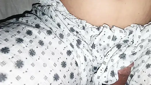 Бенгальская 18-летняя красивая возбужденная девушка, тугую девственную киску трахает недавно бойфренд.