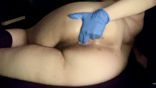 Dedilhado anal em grande rabo trans