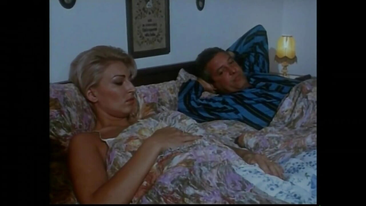 Sarah Young in: Sexy Agent Prima Parte - (original Full Movie Uncut)