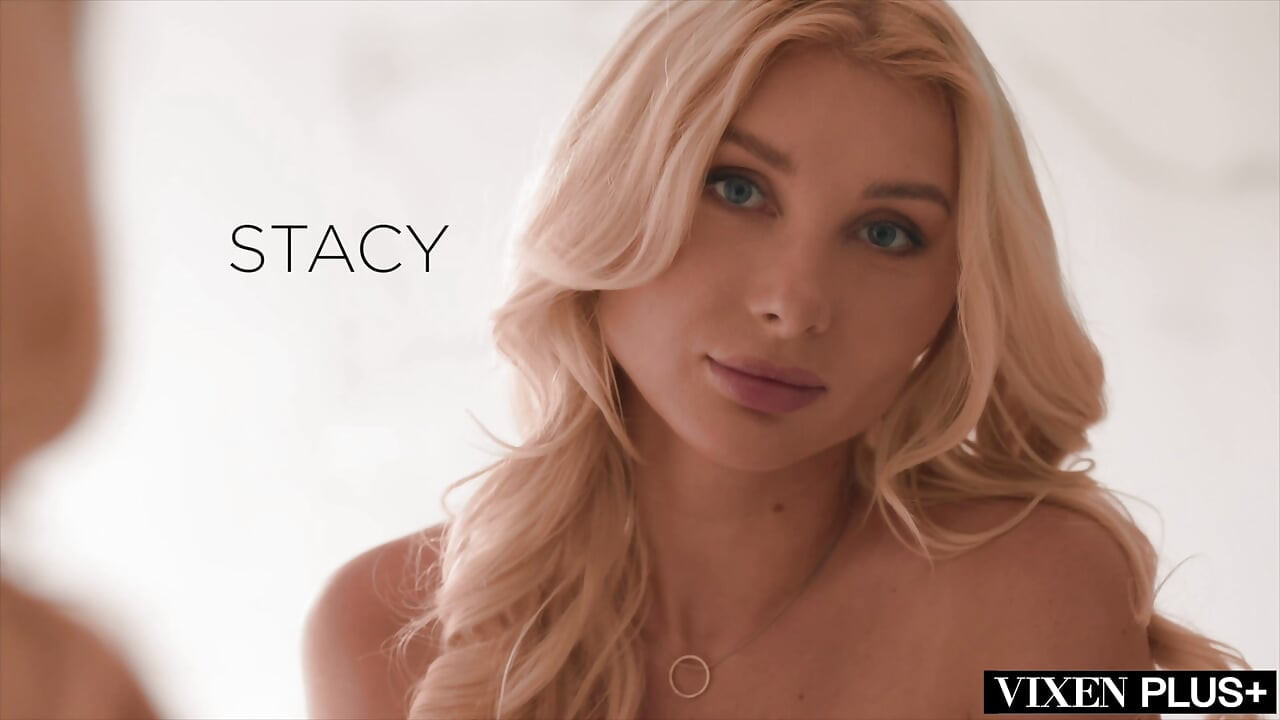 Vixenplus güzel sarışın Stacy güçlü anal orgazm oluyor