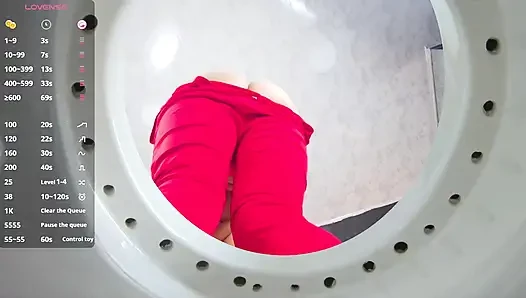 Pantat wanita dewasa ini pengen dudukin wajahmu!