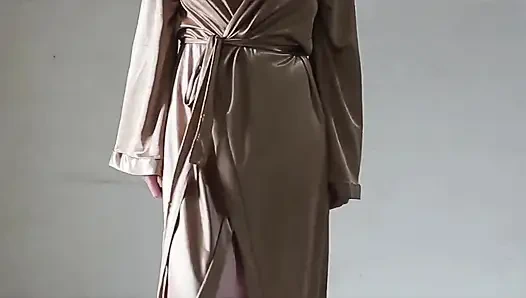 Yeni hiper hintli kız duş almaya ve colmek'e hazır