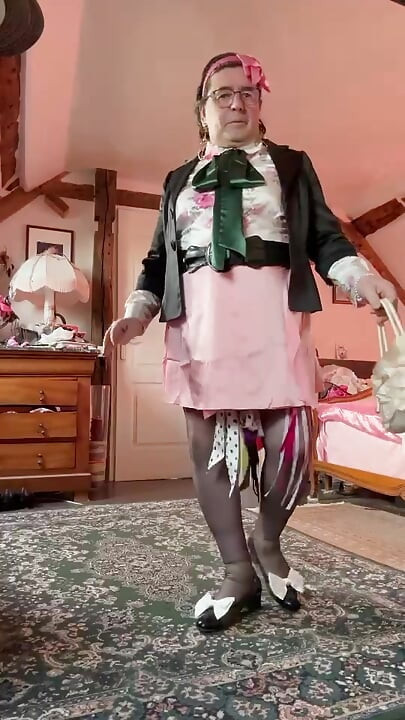 Dressed in a coral mini skirt for her evening