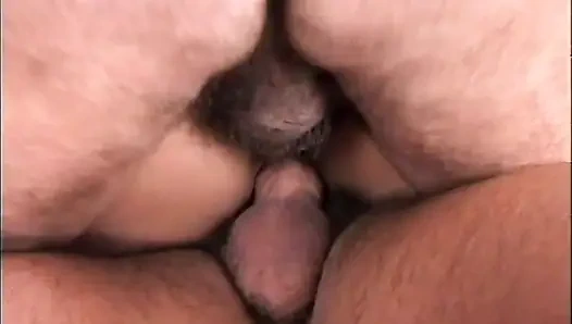 Дикая бабушка принимает несколько членов