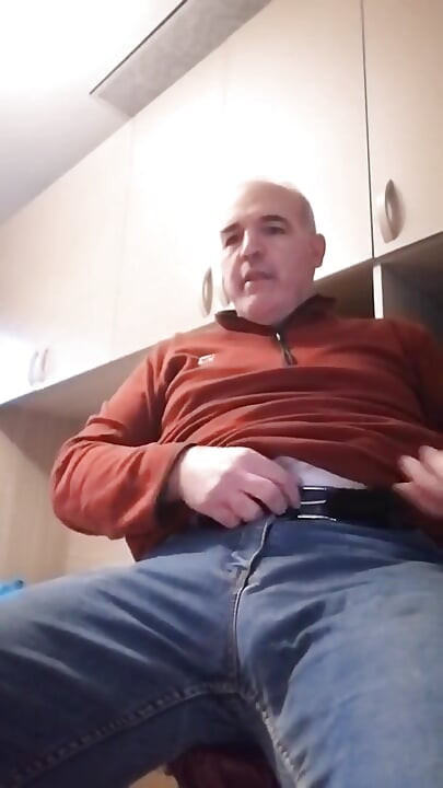 Ett snabbt med spermaspruta innan en tung och stressig dag