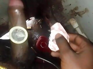 Masterbation hand job Indian boy Hindi video Pushpa bhabhi ki yad mein unko nahate hue dekh kar