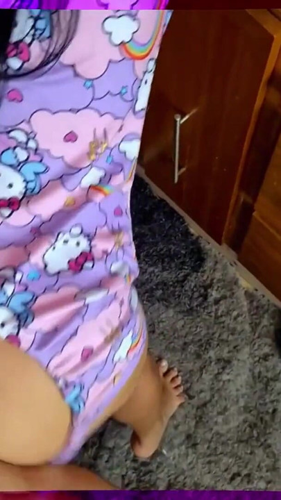 Malá, těsná vagína polyká velkého tlustého ptáka na snídani | Klip 2