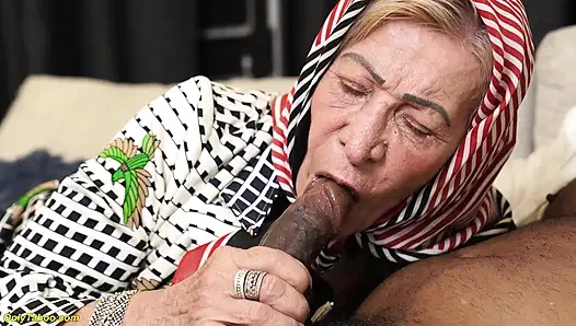 79 jahre alte oma ist bereit fürs arschficken