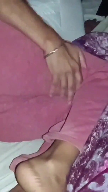 Detik epik dari "Selepas parti blok saya menjadi panas dan akhirnya mengongkek ayah tiri saya di biliknya."