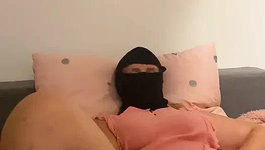 Anna kendimi yatakta amcıkla sikiyor