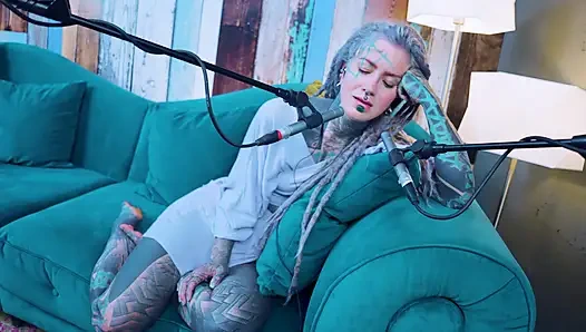 Aku ngomongin tentang aku - isolasi - asmr podcast sfw lagi ngomongin cewek gotik bertato rambut gimbal