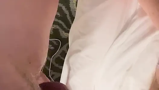 Bonemaiden Oral Queen сосет член и яйца