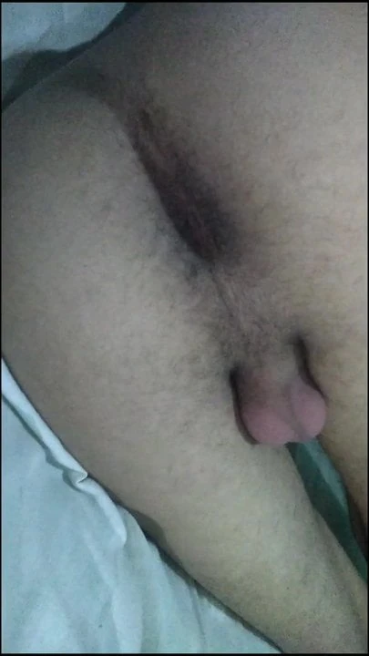 felipesantos1 in bed showing off his hairy body