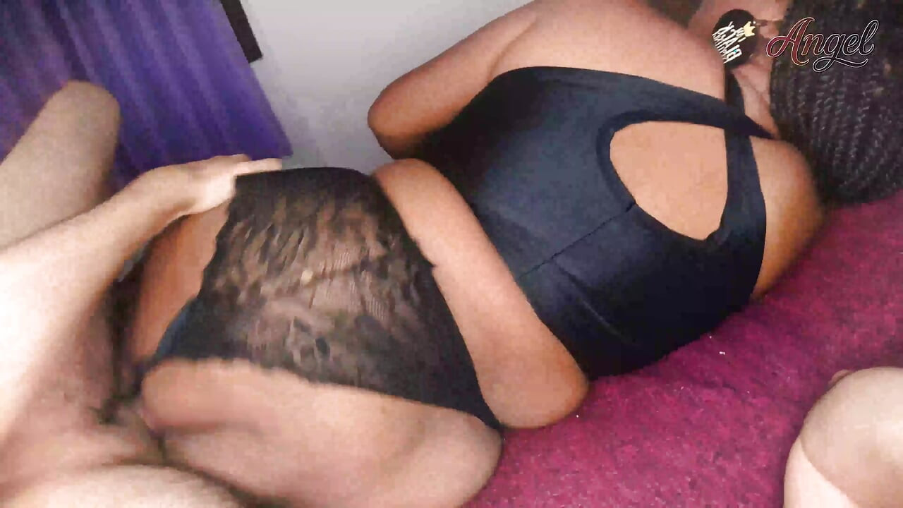 Waking up the guy with blowjob and morning sex