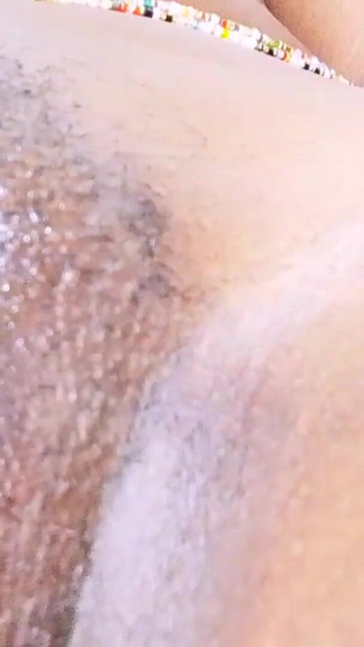 女性手淫，多汁，热辣湿润的阴户准备大鸡巴。她想念她的男朋友，并决定自己做 | 短片 2
