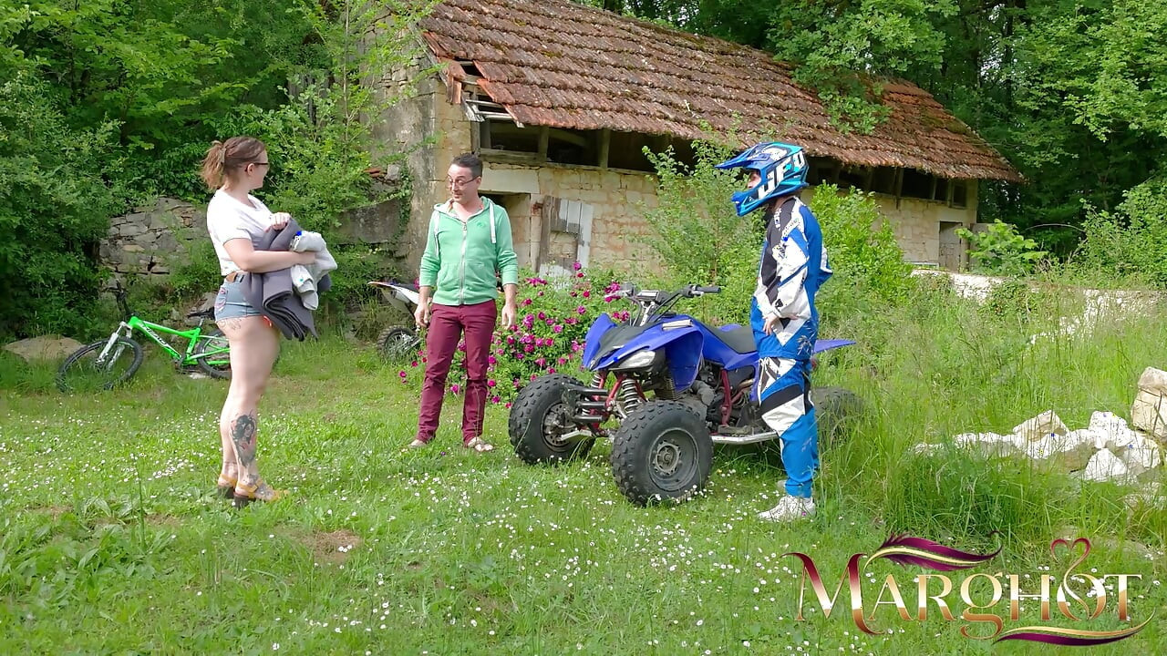 Nagroda za quad – Pieprzą mnie na prześcieradle na trawie obok quadów