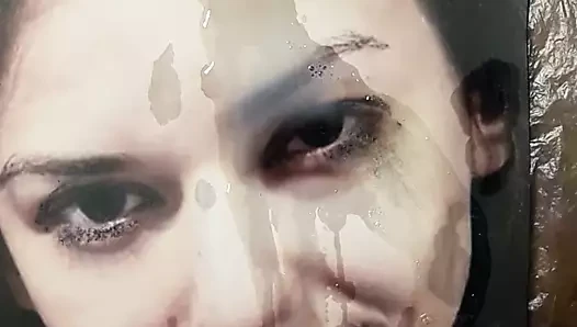 Vera the cumslut kapalı ile boşalmak ve çiş