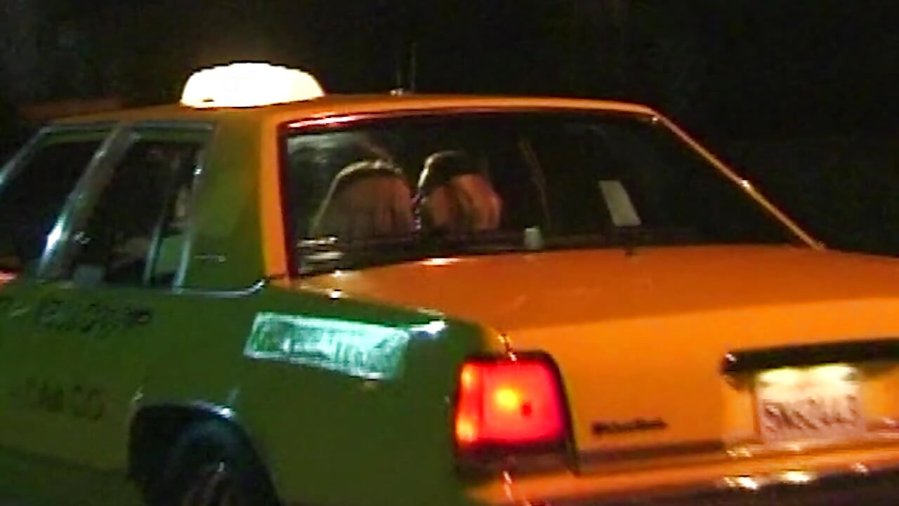 Wilde Lesbenabenteuer in Taxi und Badewanne