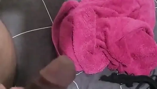 Горячая мастурбация грудями молодой толстушки