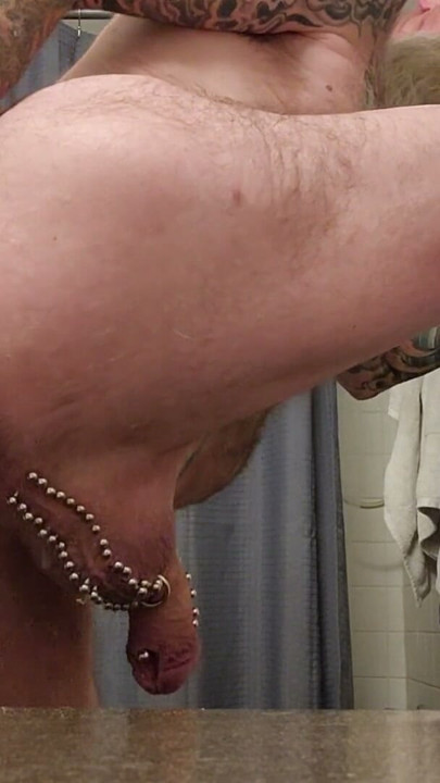 Dildo nuevo, piercings nuevos | Clip 1