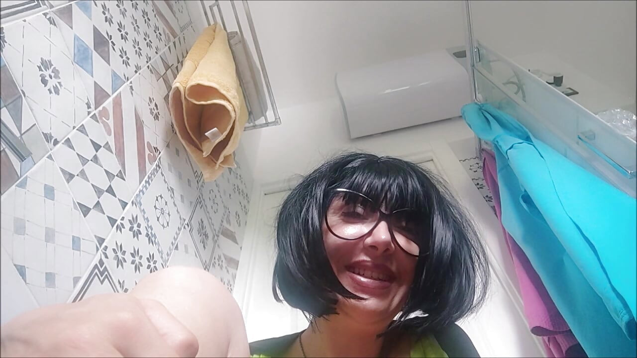 Beautiful giantess stepmom knows how to do it