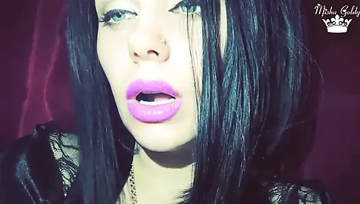 Bibir glossy ungu