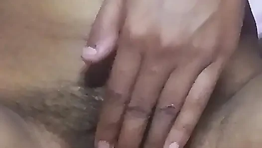 Kakak tiri india pertama kali 18+ fingering memeknya dan ganas sama kakak ipar india