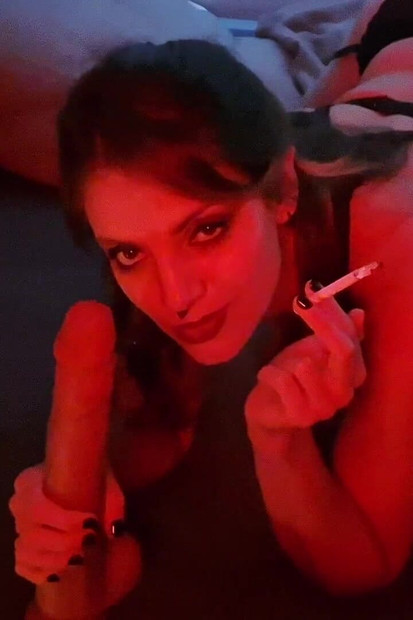Xxl Dildo Sucked While Smoking