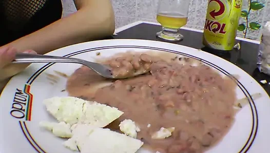 Lesbian kulit putih fetish kaki dan kencing di leggins