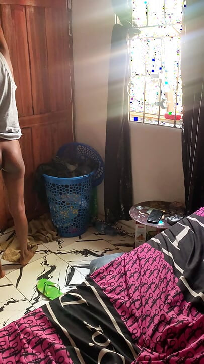 Dura buceta martelando do meu meio-irmão enquanto os pais estão cortando