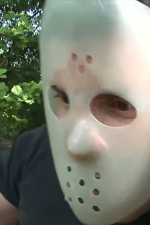 Claudia rossi spielt perverse spiele mit einem maskierten mann im wald