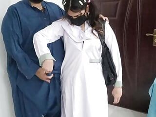 Desi ragazza della scuola pakistana scopata dal suo patrigno