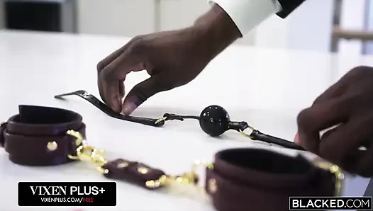 Zenci evli kadın büyük zenci istiyor ve kocası ona izin veriyor