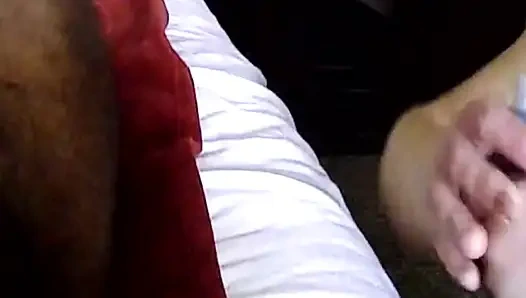 Snowbunny cumslut düğününden hemen sonra beyaz kocasını büyük zenci yarağıyla aldatıyor, fırsata kadeh kaldırıyor