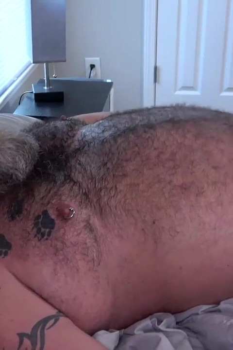 Bearfilms brisket ve adam sutherland birbirlerinin yarağını tatmin ediyor