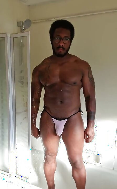 এই গোলাপি জিনিসটা ভিজে দেখতে দারুণ Jmalibu...