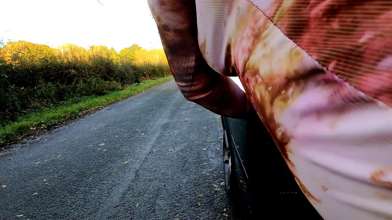 Crossdresser Kellycd2022 na jazdę w dół pasów