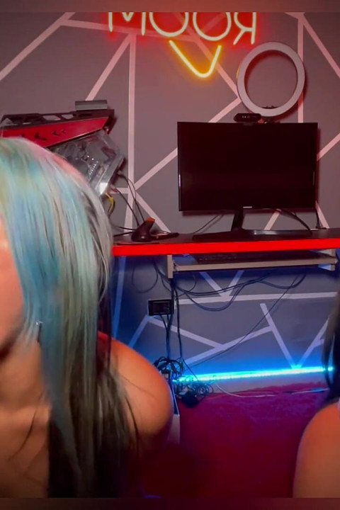 Orgie De Tip POV Cu Dildo-uri BBC Și Două Lesbiene Foarte Excitate - Sweetkimmi
