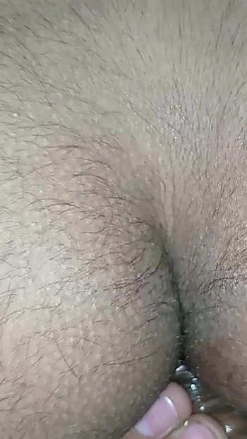“我的继兄弟亚历克斯·阿蒂坐在我的黑鸡巴上”的情感时刻