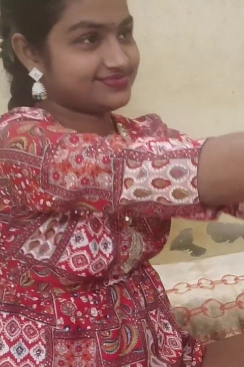 Seans 19. Hintli kız arkadaş birkaç gün sonra romantik bir araya geliyor, odasında tutkulu anlar