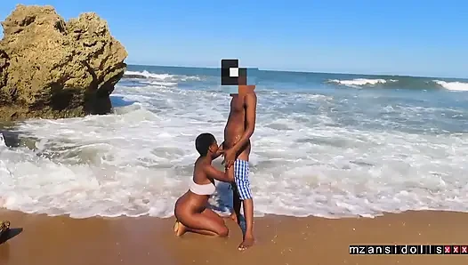 Пляжный минет