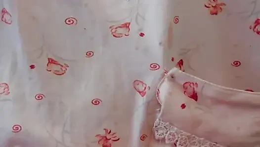 Ayo kita main dengan payudara merah mudaku