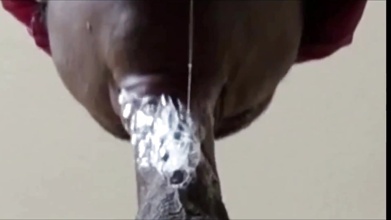 PERFEKTNÍ RTY - stále nedbale saje slurping ptáka, zatímco on nuts! V jejích ústech!!