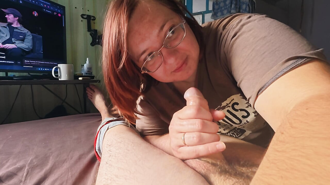 Close Up 4K Amateur Girlfriend Blowjob Curvy Brunette with Glasses Sucks and Strokes Cock